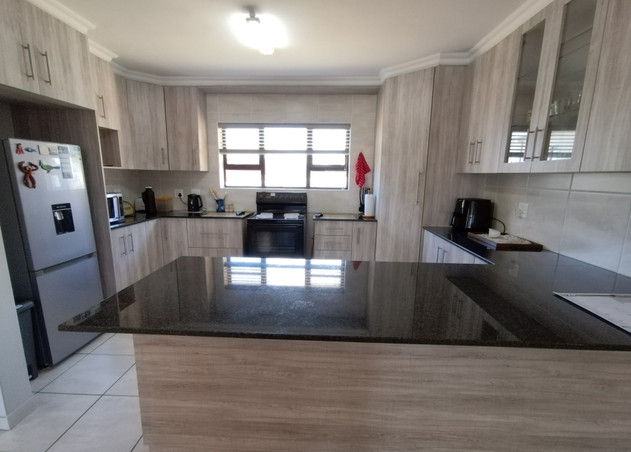 3 Bedroom Property for Sale in Wavecrest Eastern Cape